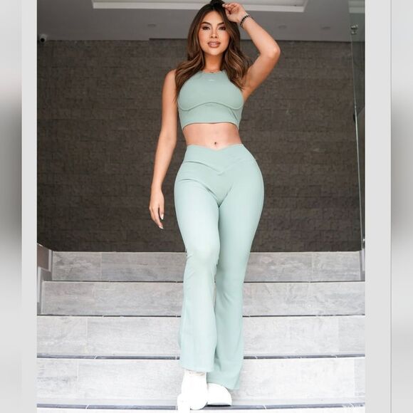 SET SPORTSWEAR MINT TOP AND LEGGINS FLARE Soft Mint Green Fabric - Picture 1 of 11